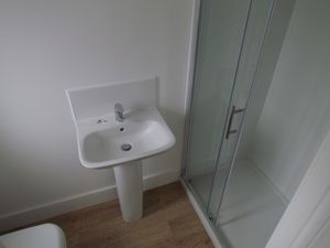 Ensuite- click for photo gallery